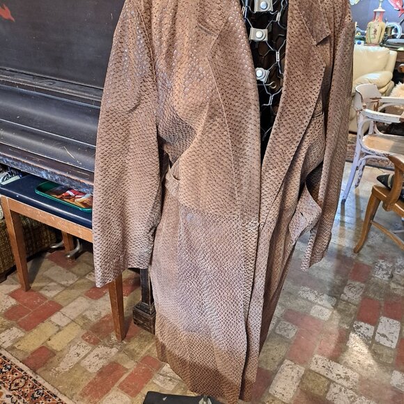 Full length Derishow by Group Sanfa coat, size 2 - Picture 6 of 7